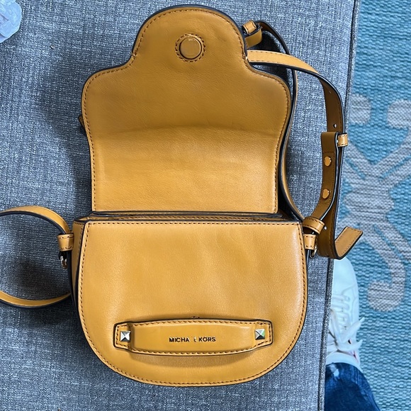 MICHAEL MICHAEL KORS Leather Saddle Crossbody - Picture 10 of 11